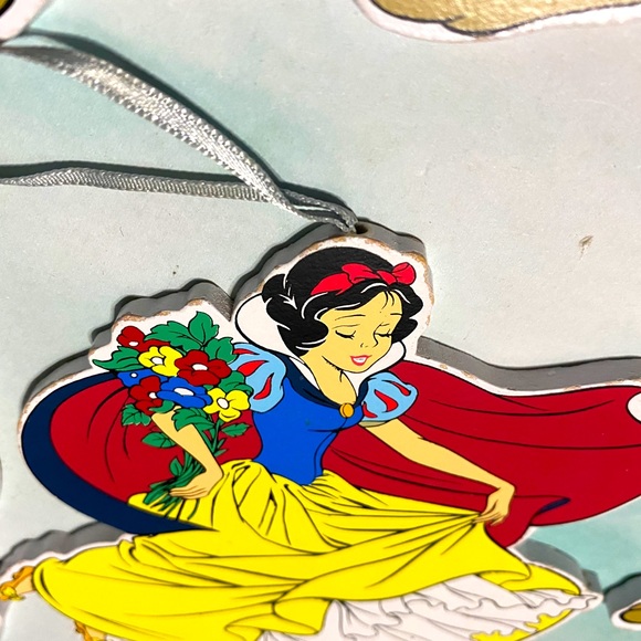 WALT DISNEY’S VTG 80s SNOW WHITE AND THE SEVEN DWARFS CHRISTMAS ORNAMENTS 7 - Picture 6 of 10